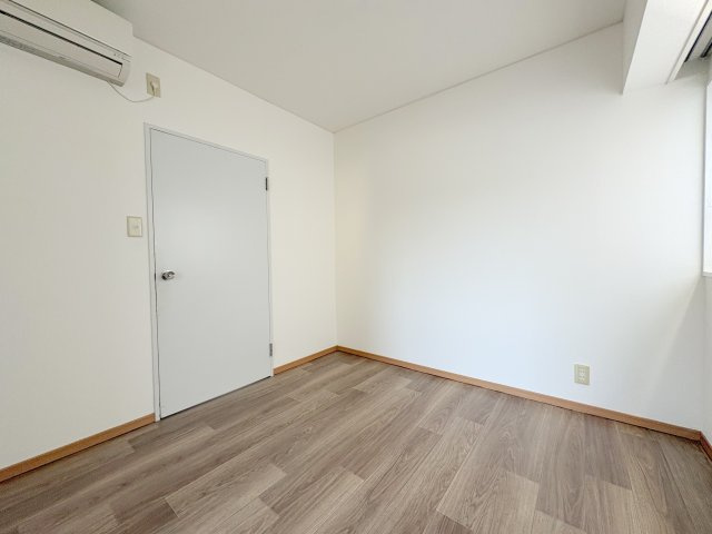 メゾン上野桜木の洋室