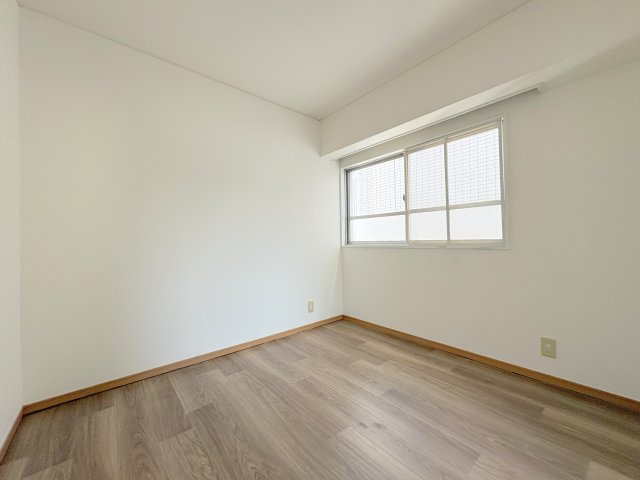 メゾン上野桜木の洋室