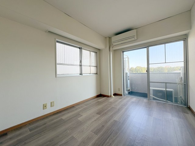 メゾン上野桜木の寝室