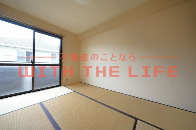 サンライズ高野内【10,000円キャッシュバック対象物件】の和室|和室ならではの温かな和の空間で寛ぎの時間を過ごせます