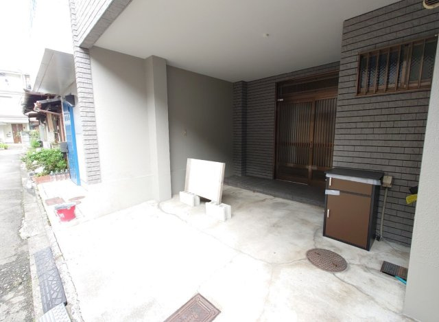 ＪＲ円町駅徒歩７分◆南向き◆４ＤＫ◆全居室６帖以上の間取り◆車庫１台駐車可能◆中京区西ノ京左馬寮町の駐車場|駐車場