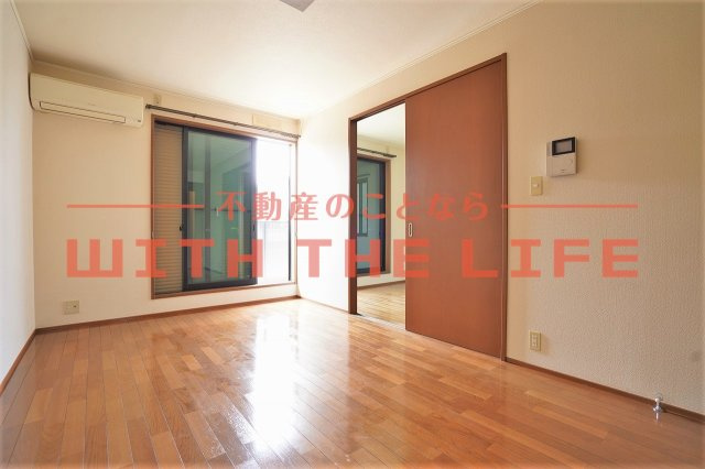 ラ・テール参番館【キャッシュバック対象物件】の居間・リビング|ゆったりとした居間です