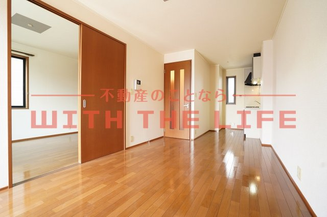 ラ・テール参番館【キャッシュバック対象物件】の居間・リビング|ゆったりとしたリビングです