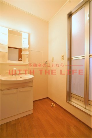 ラ・テール参番館【キャッシュバック対象物件】の洗面所|脱衣スペースもあります