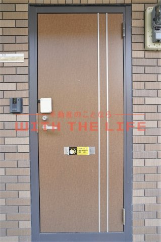 ラ・テール参番館【キャッシュバック対象物件】の玄関|明るい玄関です