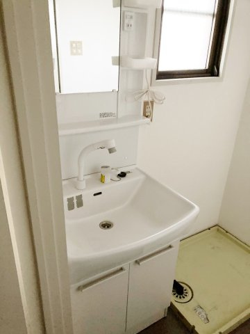 ヤマダビル【10,000円キャッシュバック対象物件】の洗面所|スペースが確保できる洗面所です