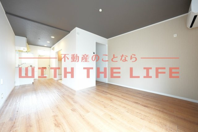 トラッドグリーン【キャッシュバック対象物件】の居間・リビング|こちらの居間で趣味の時間をお楽しみください