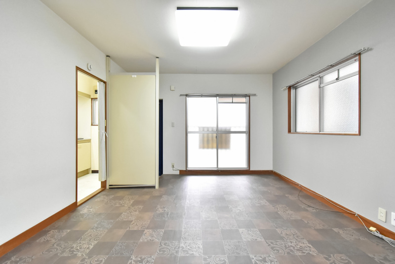 レジデンス櫛原【キャッシュバック対象】の居間・リビング|こちらの居間で趣味の時間をお楽しみください