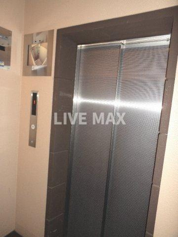 モニター付きエレベーター♪