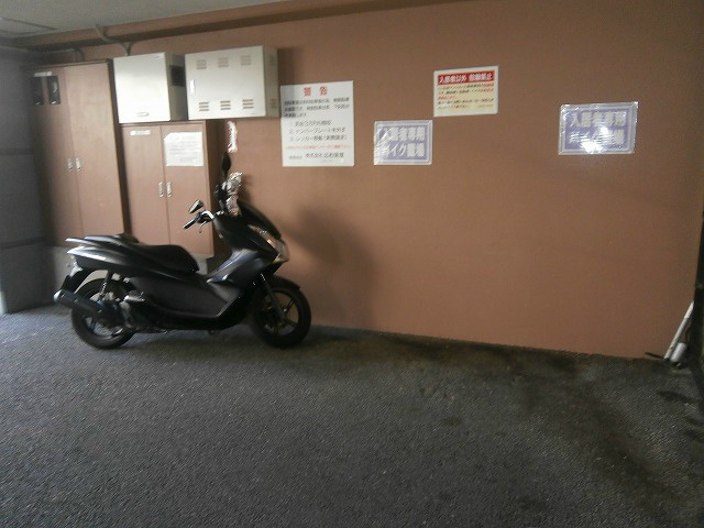 バイク駐輪場 