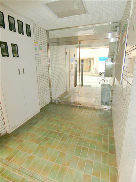 スカイコート大森のエントランス