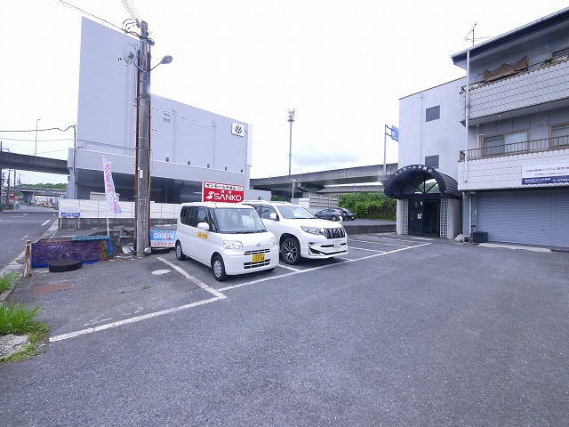 サンモール平城山の駐車場