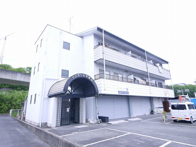 サンモール平城山の外観