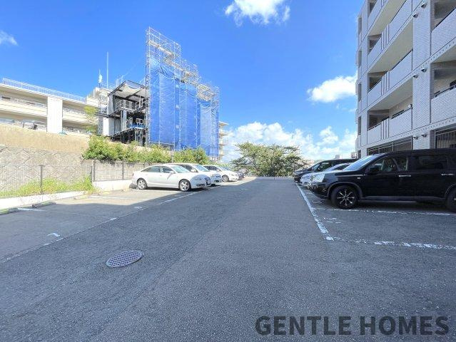 笹丘パーク・マンションの駐車場
