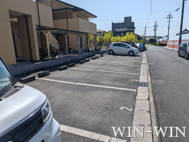 アゼリア21の駐車場