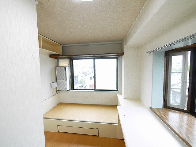 マンションアモリーノの居間・リビング