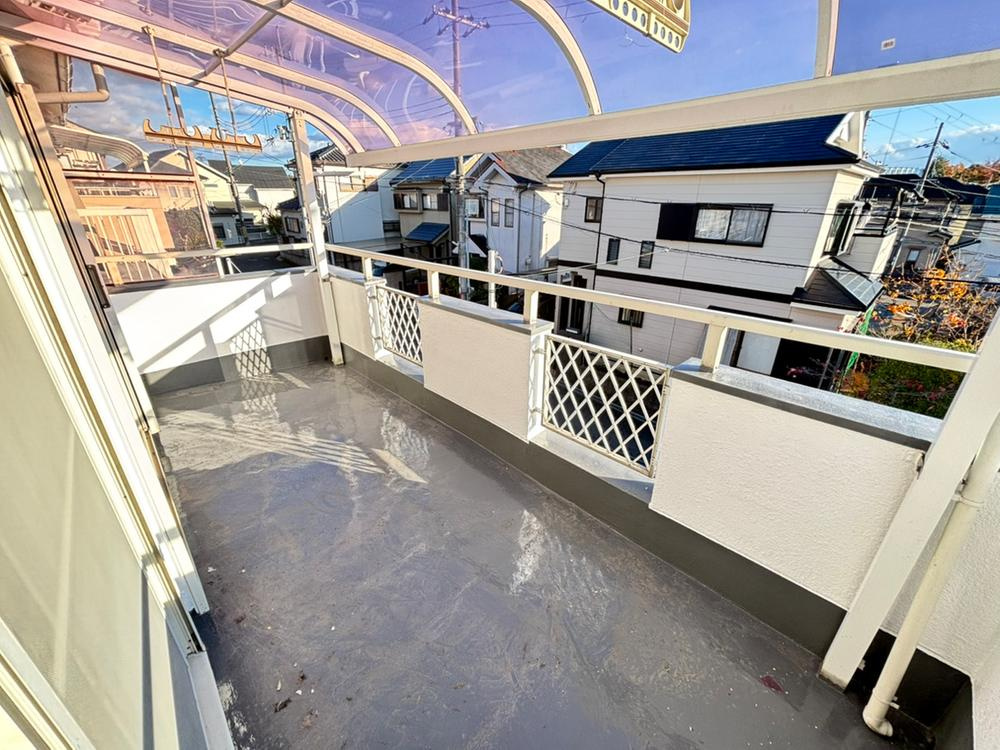 長尾東町2丁目　中古一戸建てのバルコニー|バルコニー　屋根付き
■物件内覧・資金計画相談・住宅ローン相談、リフォーム相談、お問合せ受付中■
※当日・翌日のご内覧、ご相談はお電話でのお問合せがスムーズです！