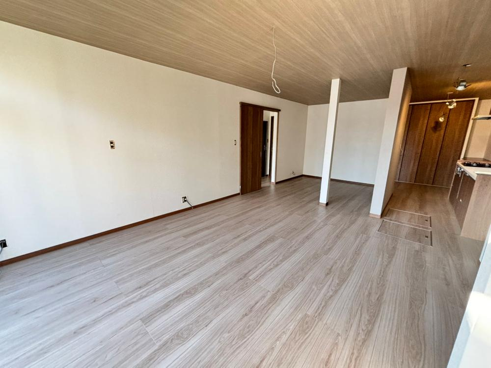 長尾東町2丁目　中古一戸建ての居間・リビング|LDK　リフォーム
■物件内覧・資金計画相談・住宅ローン相談、リフォーム相談、お問合せ受付中■
※当日・翌日のご内覧、ご相談はお電話でのお問合せがスムーズです！