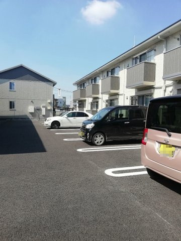 メゾン ド エクリュの駐車場