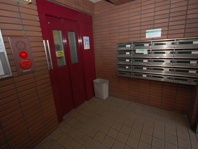 【エントランス】 | ルーセント高宮 | 落ち着いたエントランスです