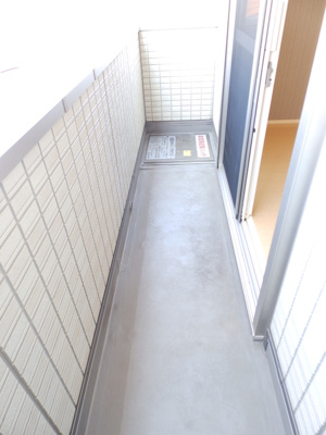 【バルコニー】 | セントレドゥブランシェU | バルコニーからの眺めを楽しみながら食事をしませんか