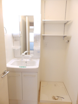 【洗面所】 | セントレドゥブランシェU | 明るい洗面所です