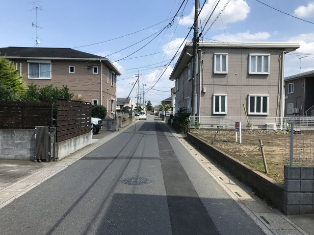 鴻巣市箕田の売地の前面道路含む現地写真