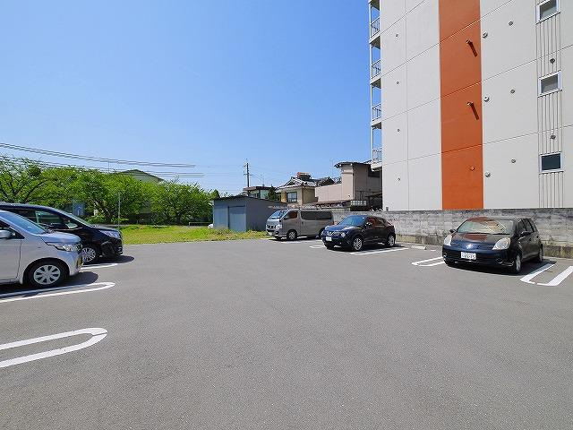 リバーサイド　桜　Ⅰの駐車場|駐車場があります