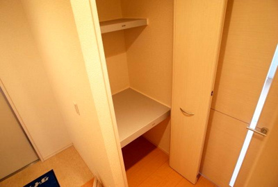 【その他】 | グランドアトリオ神戸西 | 玄関通路収納
