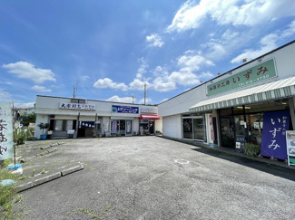 【外観】 | 「新百合ヶ丘」駅にアクセス可能な最寄りバス停まで徒歩1分！「柿生」駅徒歩圏内☆飲食店・事務所利用OKの店舗物件です♪