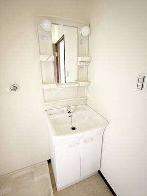 【独立洗面台】 | サンシャイン白馬B | ※同物件、別のお部屋の写真です。