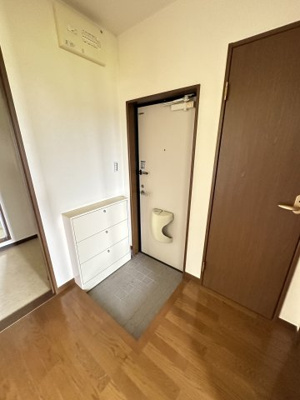 【玄関】 | サンシャイン白馬B | ※同物件、別のお部屋の写真です。