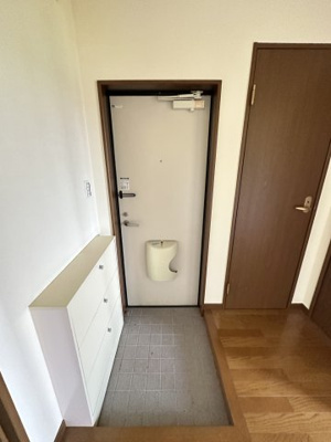 【玄関】 | サンシャイン白馬B | ※同物件、別のお部屋の写真です。