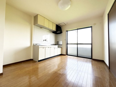 【居間・リビング】 | サンシャイン白馬B | ※同物件、別のお部屋の写真です。