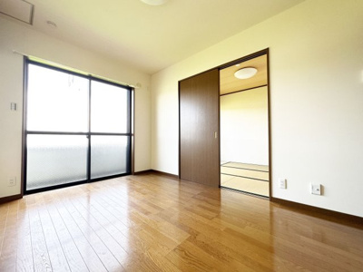 【居間・リビング】 | サンシャイン白馬B | ※同物件、別のお部屋の写真です。