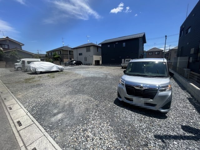 Ambition岩槻本町の駐車場|建物前が駐車場の為解放感あります。