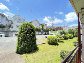 【展望】 | バルコニーからの眺望です♪目の前は駐車場になっています☆