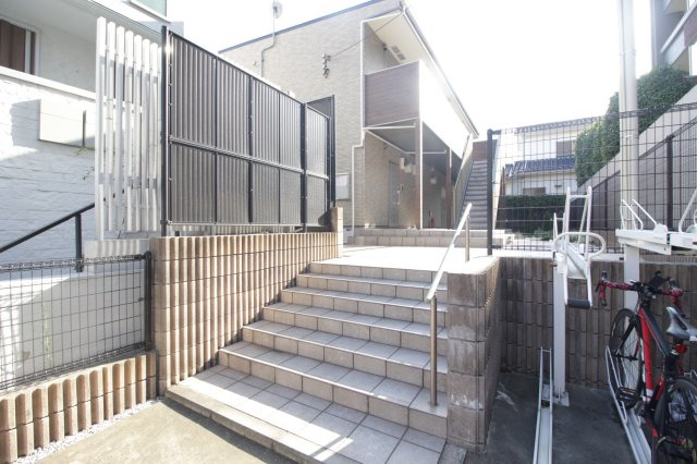 アルヴィータ日吉のエントランス