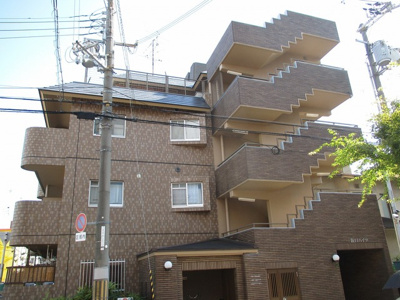 【外観】 | 阪口ハイツ | 建物の個性を主張するシックな外観です