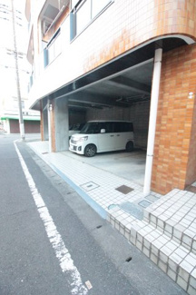 【駐車場】