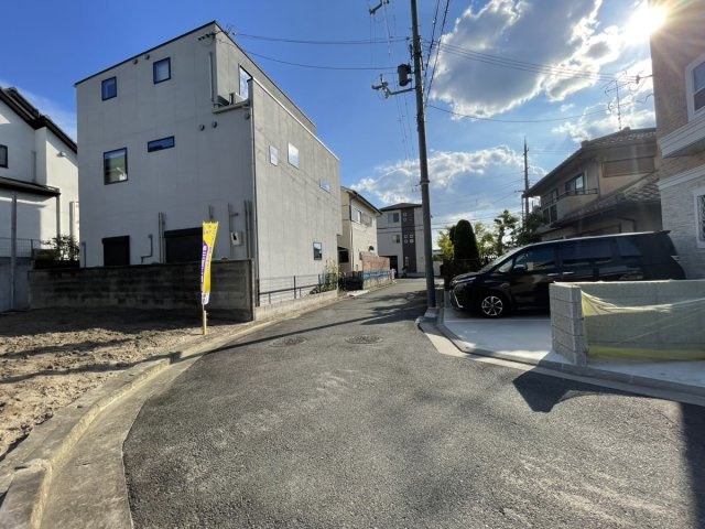 【建築条件付き土地】グラッド・タウン森南一丁目　A号地の前面道路含む現地写真