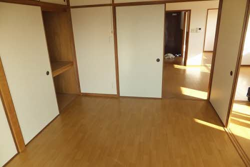 【居間・リビング】 | こちらの居間で趣味の時間をお楽しみください