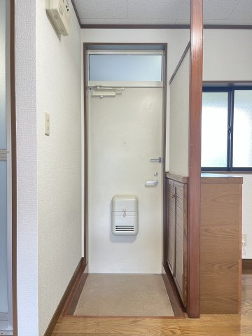 ハイツSEIUNの玄関