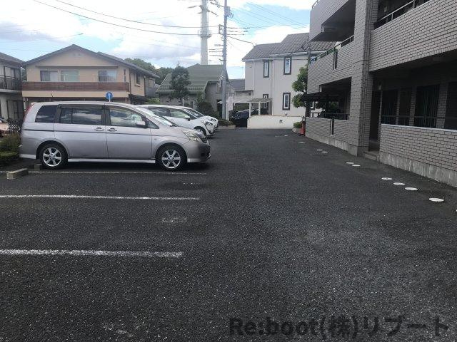 バルベリーニ東船橋の駐車場