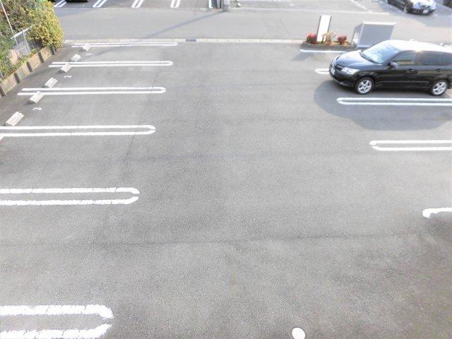 サン・ハイム和の駐車場