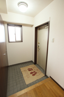 ★窓のある明るい玄関ホール★