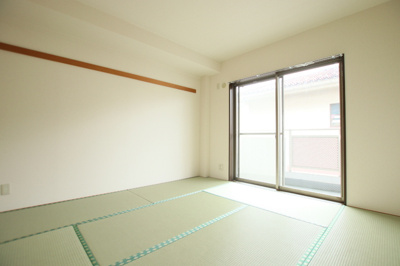 【和室８帖】　日差しの差し込む和室★