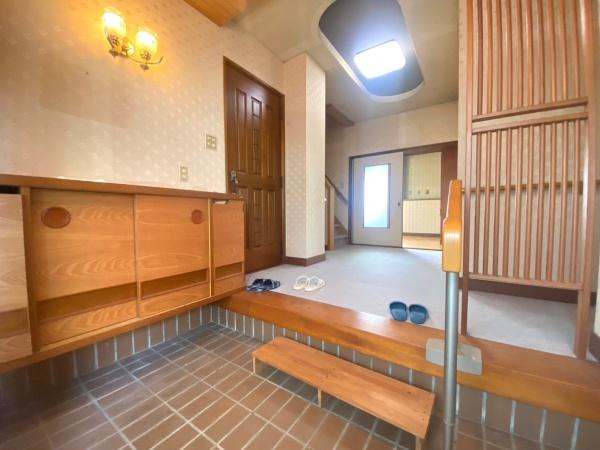 紀の川市西大井　中古戸建の玄関