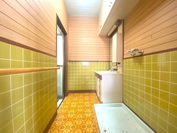 紀の川市西大井　中古戸建の独立洗面台