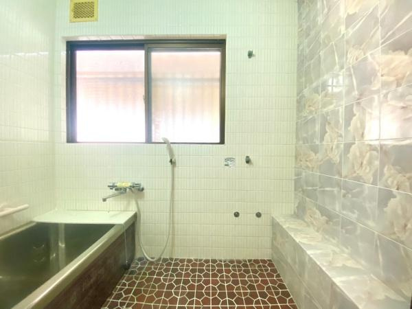 紀の川市西大井　中古戸建の浴室